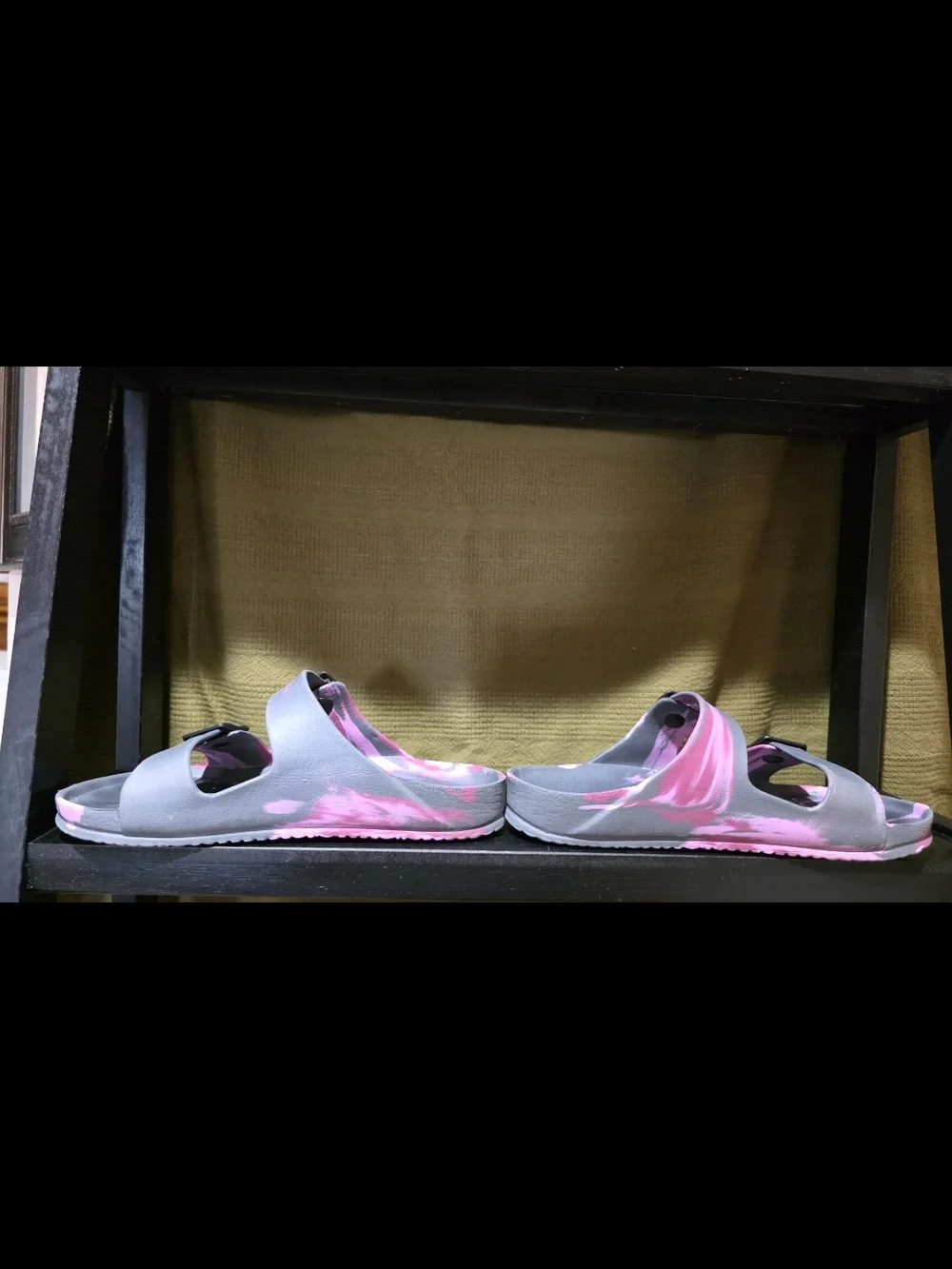 Shade & Shore Gray and Pink Tie-Dye Slide Sandals